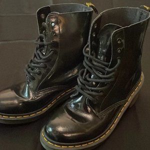 Dr. Martens Airwalk Sole 1460 Patent Leather women’s Black 7